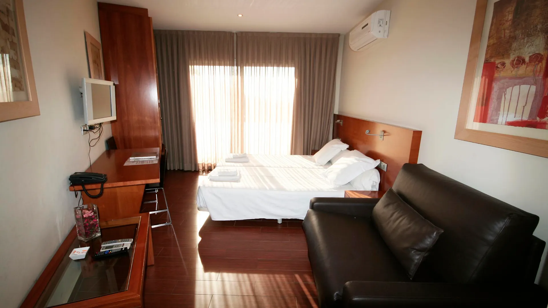 Apartamentos Turisticos Madanis L'Hospitalet de Llobregat 0*,