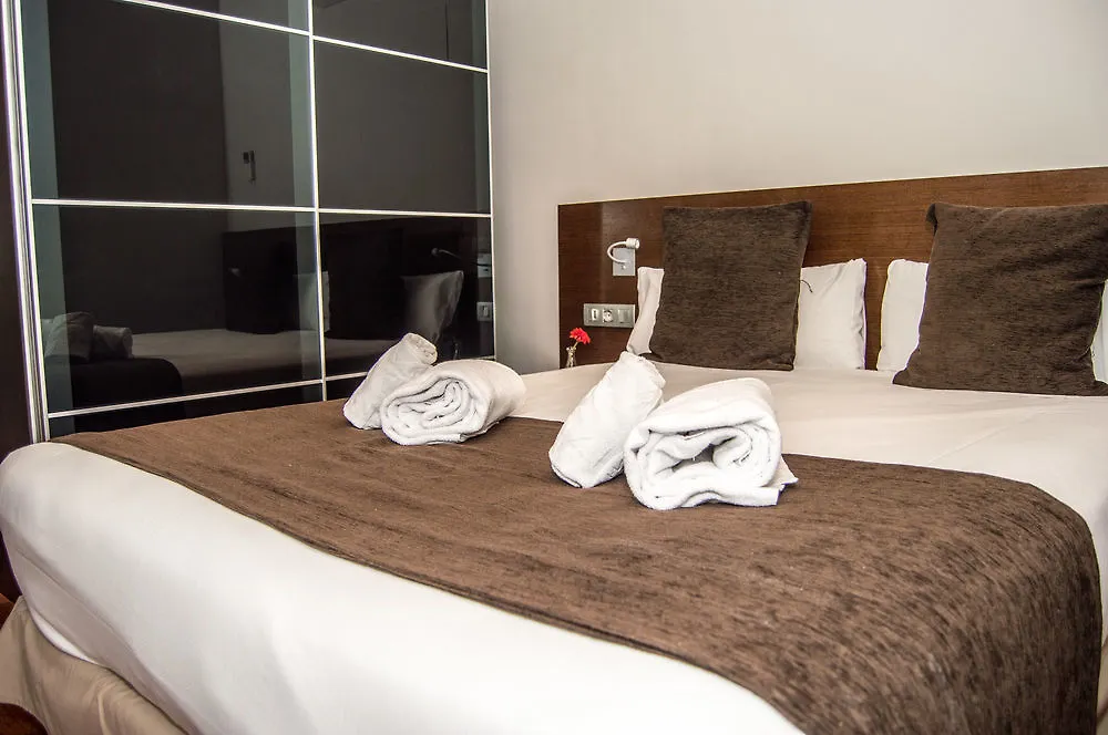 Apartamentos Turisticos Madanis L'Hospitalet de Llobregat 0*,