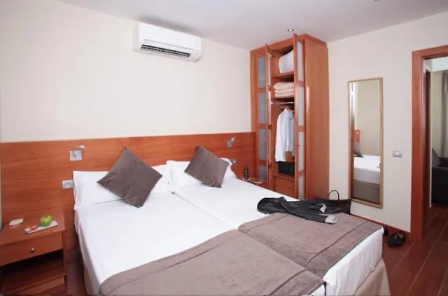 Apartamentos Turisticos Madanis Οσπιταλέτ ντε Λιοβρεγάτ 0*,